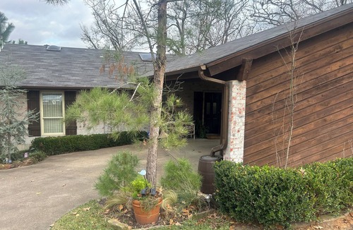 Tool Cottage | Cozy 3-bedroom cottage in lovely Tool on Cedar Creek Lake