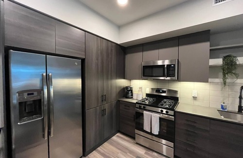Platinum Triangle Apartment | Cozy apartment 10 minutes from Disney and Angel’s Arena
