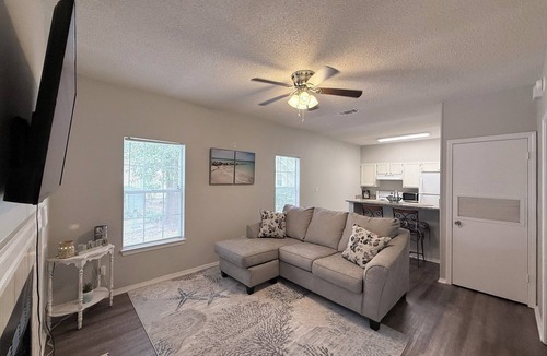 Brent Condo | Cozy Beachy Riverwalk Condo – Close to Downtown & Beaches
