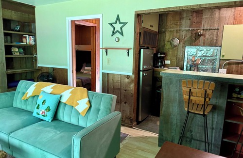 Waitsfield House | Cozy Cabin on Mill Brook, Minutes to Sugarbush & Mad River Glen
