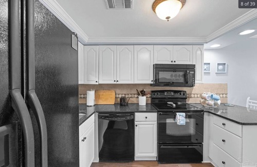 Villa Segunda House | Cozy Coastal Retreat just steps from the Beach!