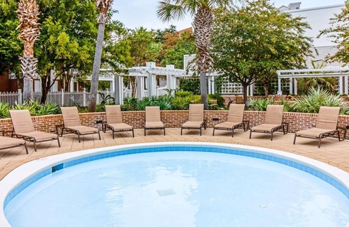 Baytowne Wharf Apartment | Cozy coastal studio with access to a pool, hot tub, tennis courts, grill, & spas
