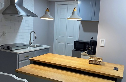 New London Apartment | Cozy Comfortable 1-Bedroom Stay in Beautiful New London/Couples & Solo Traveler