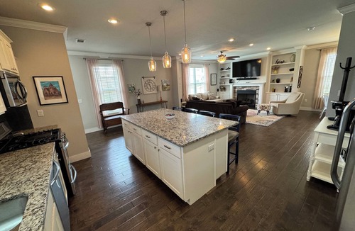 Rogers House | Cozy & Comfortable 3 Bedroom House Fantastic Location in NWA