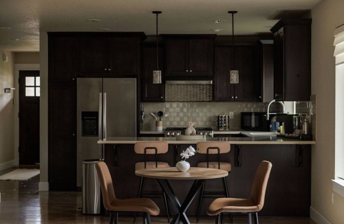Southgate House | Cozy Happy Valley Cottage Retreat