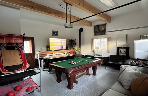 Briar Crest Woods House | Cozy Lake Escape Beach access Game Room Fire Pit Pet Friendly Fenced Yard Canoe