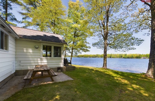 Munising Cabin | Cozy Lakefront Cottage Near Munising & Pictured Rocks