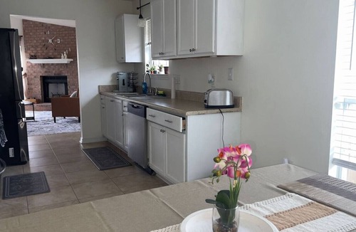 Milton House | Cozy Private Room in Milton near Beaches