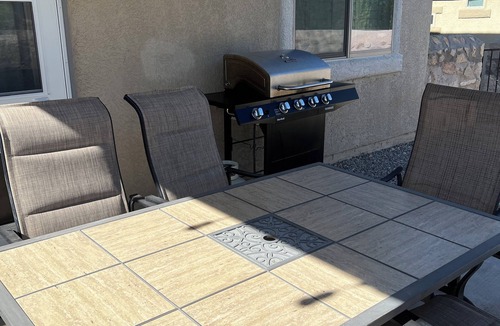 Chamberino House | Cozy Transmountain El Paso Home with Garage, 4-Bed & 2-Living Areas