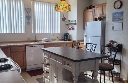 Cripple Creek House | Cozy, Walk to Town, Pet Friendly, 2 bd 2 bth, Mnt View, Deck-Grill-Wildlife