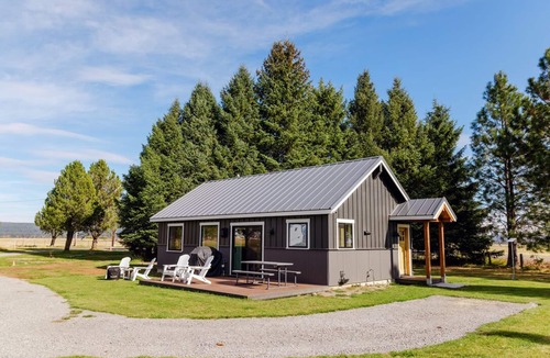Fort Klamath Cabin | CRATER LAKE CATTLE CO. RANCH CABIN Short drive to Crater Lake Built in 2023