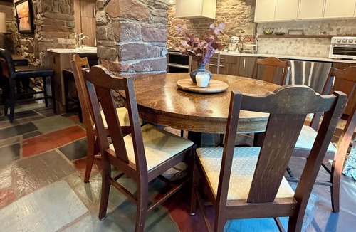 New Hope House | Creekstone House Walk to Town Hot Tub + Parking