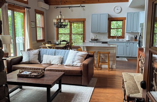Cashiers House | Custom Built Mountain Home on 4 Acres - 5 Miles from Old Edwards Inn
