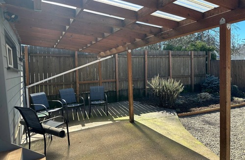 Oregon City Cottage | Cute 2 bed Bungalow in the heart of Oregon City