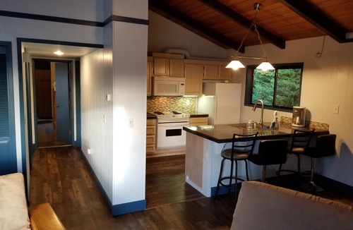 Rockaway Beach House | Cute, dog friendly home minutes walk to Rockaway beach and shops