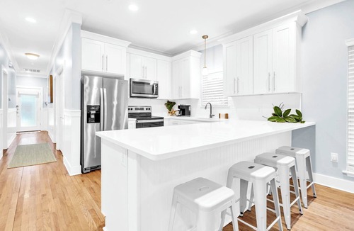 Seacrest Cottage | Daddio's Cottage Walk to Alys & Rosemary. Sleeps 7
