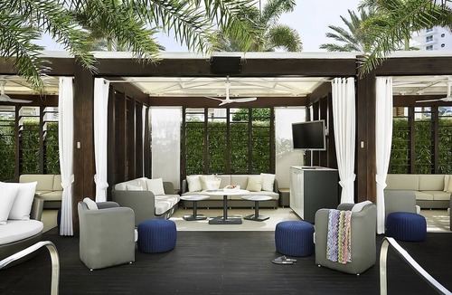 Mid Beach Hotel | Deluxe Bayview Balcony with 2 Queen Beds Accommodation at Fontainebleau Miami Be