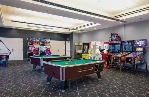 Anaheim Resort Condo | Deluxe condo close to Disneyland Sept 3 thru Sept 7