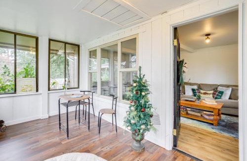 Gates House | Detroit Lake Area Cabin 1/2 Mi to Santiam River
