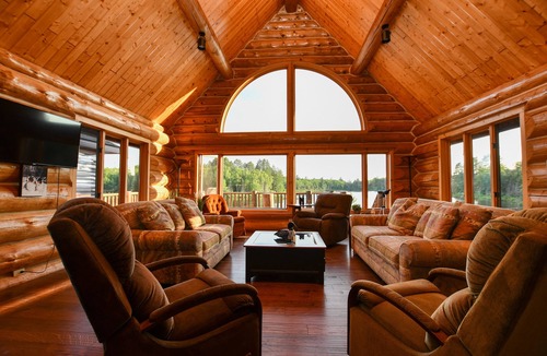 Champion Cabin | DIRECT ACCESS TO TRAIL 5, SLEEPS 12, PRIVATE LAKE AND TRAILS!