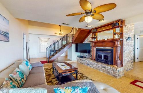 Florida Panhandle House | Dock! Bayfront Pensacola Retreat 10 Mi to Dtwn