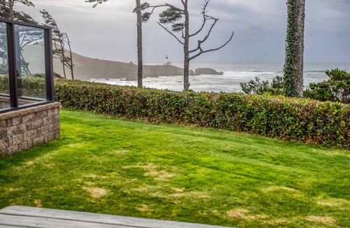 Agate Beach RV Rental | Dog Friendly, Available with 50AMP, 30AMP, Water and Sewer hook up's, WiFi