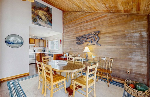 Gleneden Beach House | Dog friendly home with oceanfront location and fireplace walk to the beach