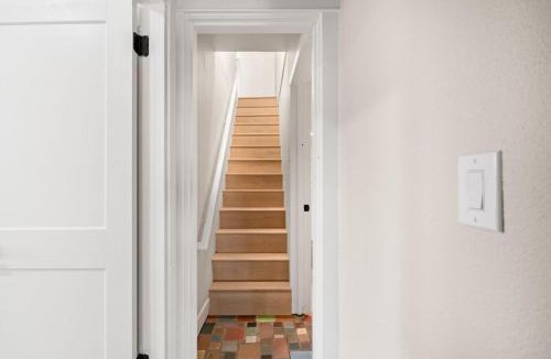 Lodi House | Downtown Lodi l Renovated l 5 Bedrooms l Sleeps 10