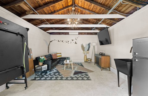 South Pensacola House | Downtown Pensacola Fenced Yard Pet-Friendly