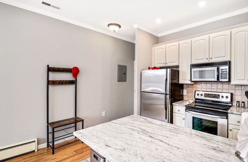 East Passyunk Crossing House | Dreamy & Cozy Downtown Home with In Law Suite