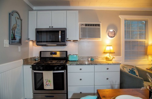Navarre Apartment | East Bay Hideaway - Attached Cozy Studio - Navarre