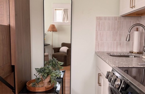 East Hill Apartment | East Hill Luxe Carriage Studio Across from Publix!