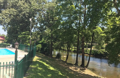 Pigeon Forge Condo | Easy Access Off The Parkway, Close to Everything!
