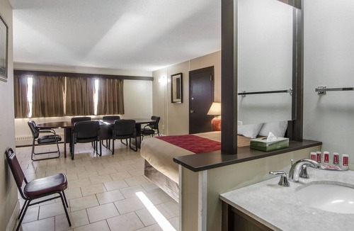 Lloydminster Hotel | Econo Lodge Lloydminster