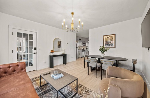 Central Sacramento Apartment | Elegant 3BR Retreat in Midtown’s Victorian Haven