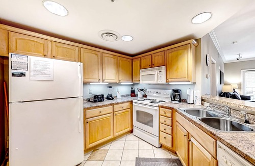 Gatlinburg Condo | Elegant pool-view condo with free attraction tickets, balcony, & hot tub/pool