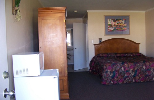 Milton Hotel | Emerald Sands Inn