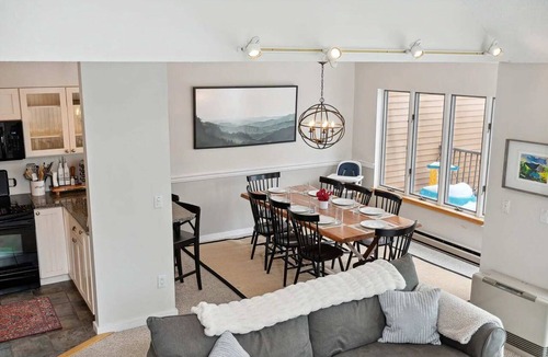 West Hartford Condo | End-Unit Condo with Sauna & Pool, Deere Run
