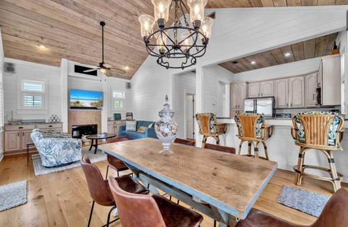 Sunnyside House | Endless Summer: Stylish 3BR Cottage in Carillon Beach Steps from Pool & Park