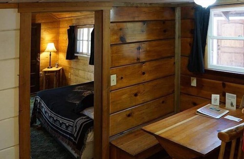 Union Creek House | Enjoy a Hassle Free Stay! 2 Spacious Units, Close to Rogue River Gorge Viewpoint