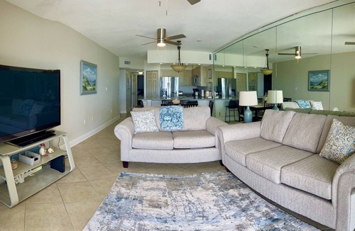 Fort Walton Beach Condo | Enjoy amazing gulf front views and free beach service!