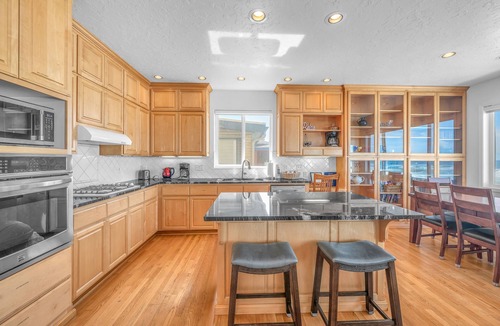 Gleneden Beach House | Enjoy the beach from this Ocean Front home with a Hot Tub and Large Deck