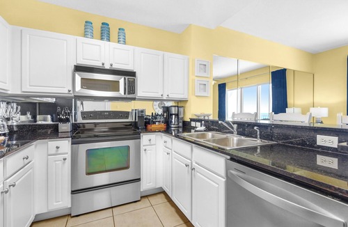Panama City Beach Condo | Escape to Stunning Beach Front Views! Calypso Penthouse & Walk Over to Pier Park