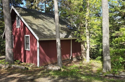 East Boothbay Cabin | Experience oceanfront tranquility at Phoebe's Nest, a cozy 3-bedroom cabin in East Boothbay.
