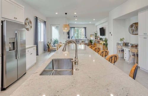 Platinum Triangle House | Extended Anaheim Stay: Near OCvibe & Disney!