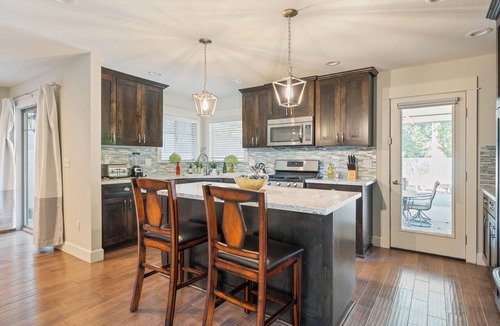 Bull Mountain House | Extended Stay l Single Family 5 Bed 3 Bath Fenced Yard, EV Charge l Pets Welcome