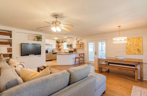 Riviera Beach House | Fall Dates Available! Book Now! Short Walk to Beach!
