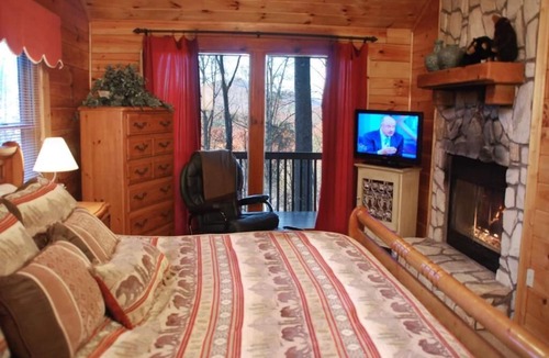 Bryson City Cabin | Falling Waters - Free Biltmore Tix - Secluded Log Cabin - Nantahala Gorge