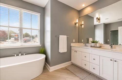 East Allegheny House | Family-Friendly 4BR Retreat Sleeps 12, Private Yard, Garage, Close to Stadiums, Casino & Downtown