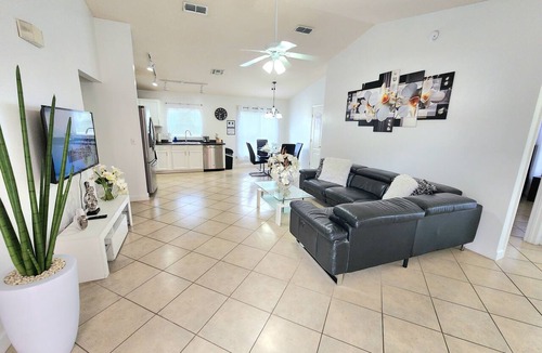 Sandy Ridge Villa | Family-Friendly Disney Villa - Private Pool, Spa & BBQ - 15 Min to Disney